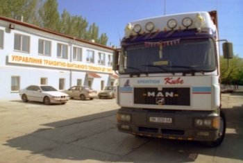 Одесский порт завален бананами, петардами и игрушками