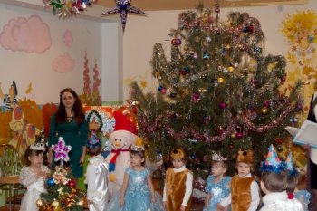 Дед Мороз со Снегурочкой поздравили одесских сирот и больных детей