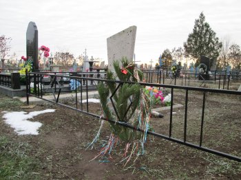 Неосуеверия: украинцы ходят на кладбища, чтобы поздравить покойников с Новым годом