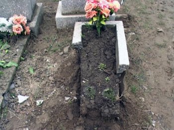 Одесская область: молодой человек так и понял, зачем он устроил погром на кладбище?