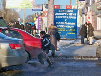 Транспортный коллапс: в спальном районе Одессы светофор едва не спровоцировал аварию
