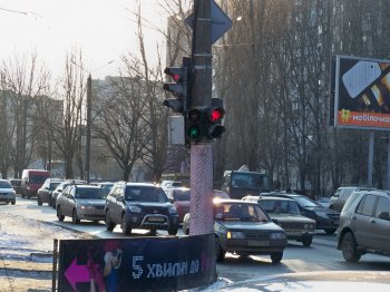 Транспортный коллапс: в спальном районе Одессы светофор едва не спровоцировал аварию