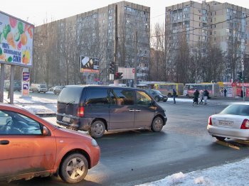 Транспортный коллапс: в спальном районе Одессы светофор едва не спровоцировал аварию