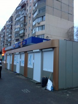 Одесский вариант борьбы с будками: одну демонтируем, три ставим!