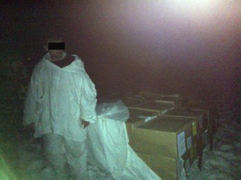 Пограничники задержали контрабандиста на санках с простыней