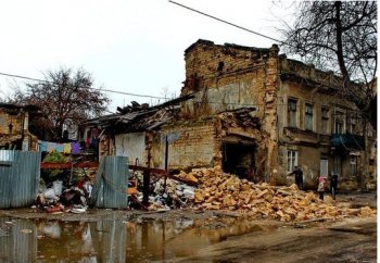 Одесса: дома в центре города пошли на обрушение