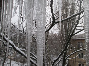На одесских домах появились опасные «украшения» (фото)