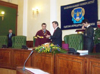 Министр МВД стал почетным доктором одесского вуза