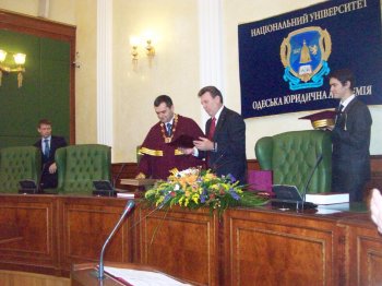 Министр МВД стал почетным доктором одесского вуза