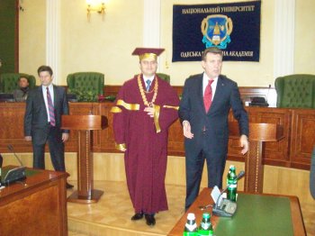 Министр МВД стал почетным доктором одесского вуза