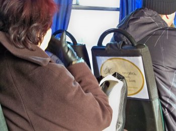 Водители маршруток решили учить одесских мужчин этикету