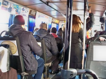 Водители маршруток решили учить одесских мужчин этикету