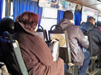 Водители маршруток решили учить одесских мужчин этикету