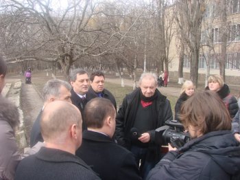 Губернатор встретился с населением и обещал драть три шкуры с тех, кто будет разбазаривать народные деньги