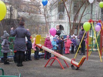 Павел Вугельман открыл очередную детскую площадку
