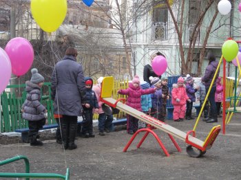 Павел Вугельман открыл очередную детскую площадку