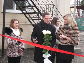 Павел Вугельман открыл очередную детскую площадку