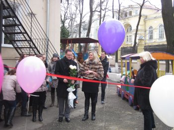 Павел Вугельман открыл очередную детскую площадку