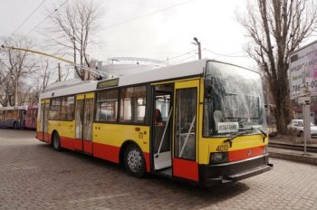 В Одессе готовы к выходу на маршруты красно-желтые троллейбусы из Чехии выпуска 1997 года