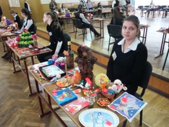 Сегодня школьники Суворовского района помогали онкобольным детям