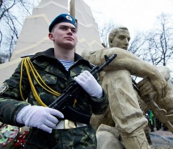 По Одессе проехались БТРы в память о воинах-интернационалистах