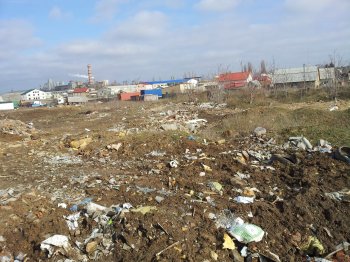 Строительный мусор угрожает поглотить микрорайон Кривая Балка на окраине Одессы