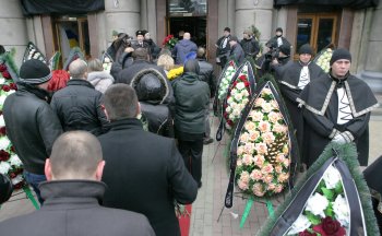 В воскресенье пройдут похороны авиадиспетчера Дмитрия Песни