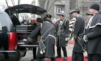 В воскресенье пройдут похороны авиадиспетчера Дмитрия Песни