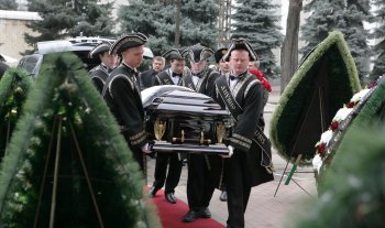 В воскресенье пройдут похороны авиадиспетчера Дмитрия Песни