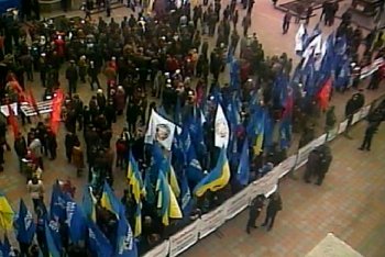 На Думской площади многолюдно