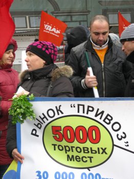 У стен мэрии самый массовый митинг за последние годы (фото)