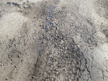 По дорогам юга Одесской области лучше ездить на тракторе, или танке (фото)