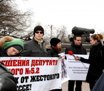 Теперь фотографироваться с обезьянами и орлами в Одессе запрещено