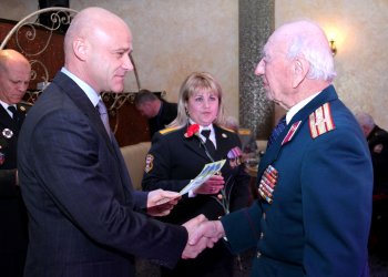 Геннадий Труханов поддерживает добрые традиции