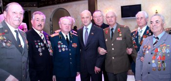Геннадий Труханов поддерживает добрые традиции