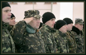 Младший лейтенант - парень молодой....