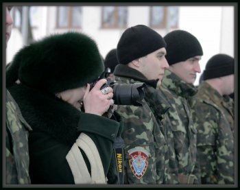 Младший лейтенант - парень молодой....