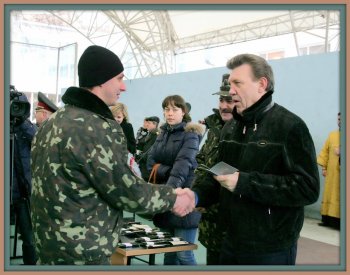 Младший лейтенант - парень молодой....