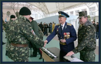 Младший лейтенант - парень молодой....