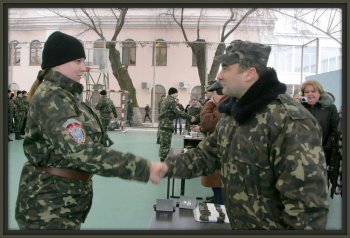 Младший лейтенант - парень молодой....