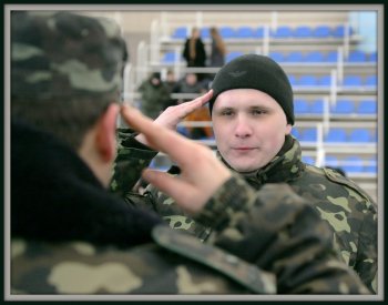 Младший лейтенант - парень молодой....