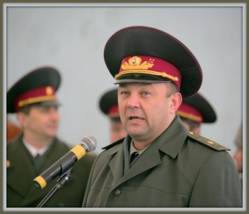 Младший лейтенант - парень молодой....