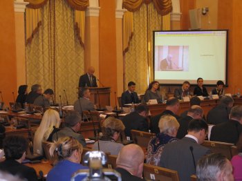 Геннадий Труханов требует от мэра навести порядок с беспорядочной установкой торговых будок