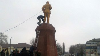 «Свобода» разворачивает войну…. пока с памятниками Ленину