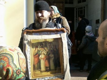 Западная Украина с воодушевлением встретила Крестный ход, приуроченный к 400-летию Дома Романовых