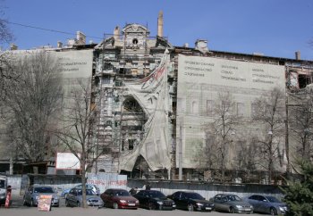 Дом Руссова: драпировка обнажила «убогость»