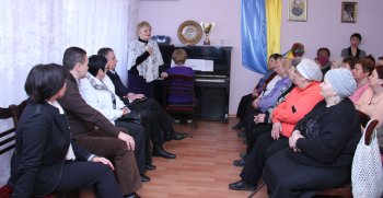 Одесские регионалы поздравили женщин «Общества инвалидов Суворовского района»