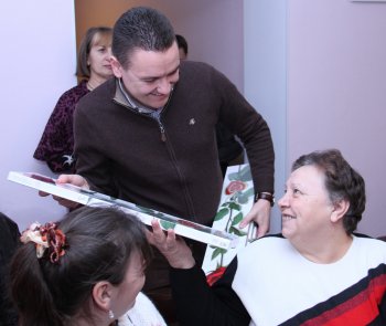 Одесские регионалы поздравили женщин «Общества инвалидов Суворовского района»