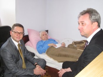 90-летнюю Надежду Чуданову поздравили с праздником 8 марта