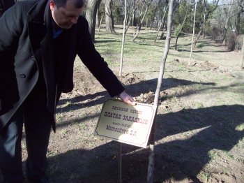Сегодня политэлита Одессы усердно высаживала деревья